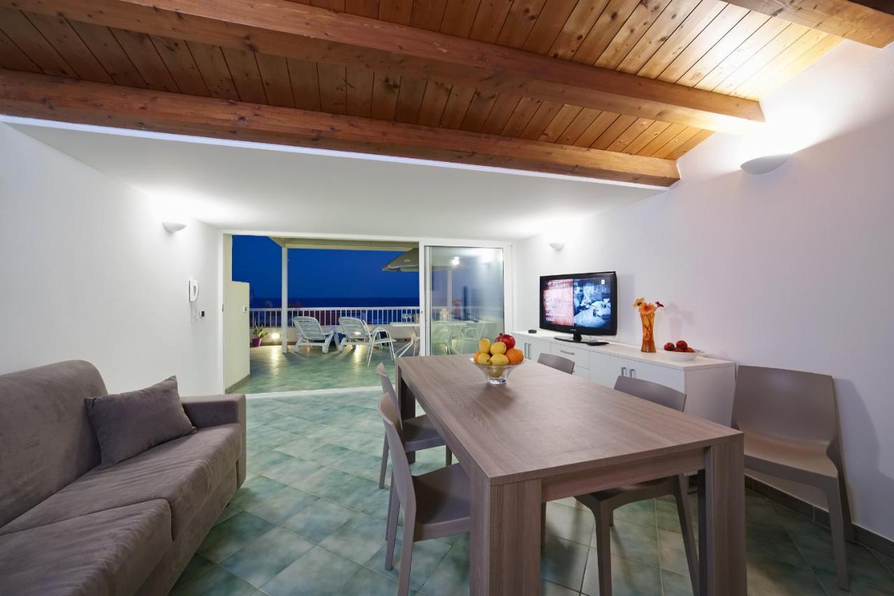 Archimede, Appartamento Con Vista In Centro A Marina Di Ragusa Exterior foto